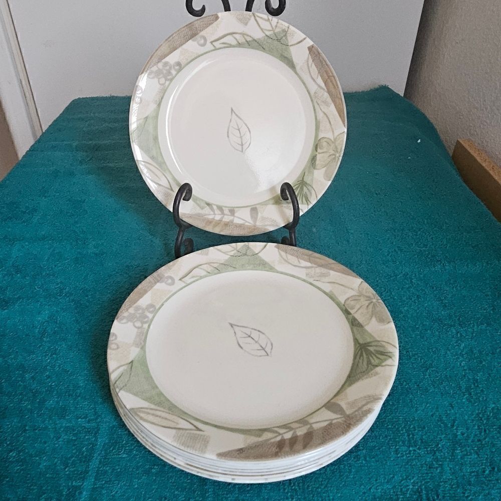 Corelle Textured Leaves - Picture 2 of 4
